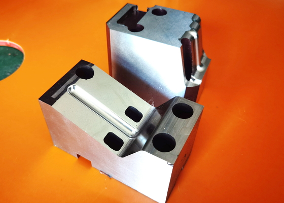 Perangkat Keras Bagian Cetakan Presisi Mould Core Die Tooling Cavity