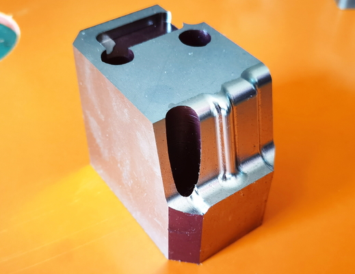Perangkat Keras Bagian Cetakan Presisi Mould Core Die Tooling Cavity